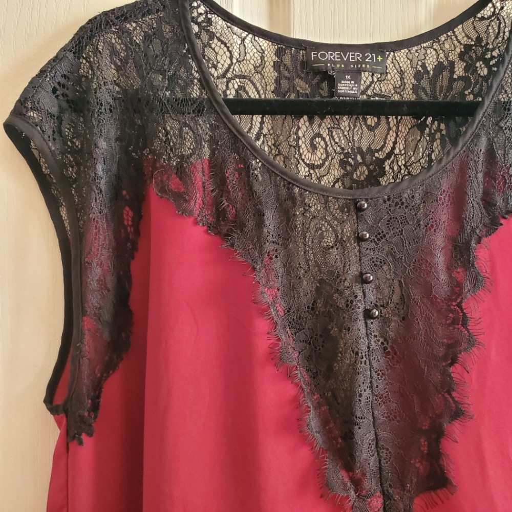 Forever 21 Plus Size 1X Black Lace and Burgundy Blouse - Picture 4 of 7